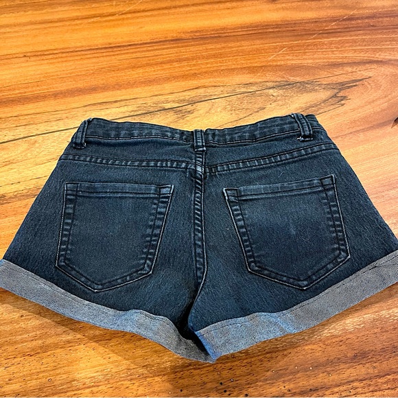 Forever 21 Women’s Denim Jean Shorts Sz 24 Dark Wash Cuffed Raw Edge Stretch EUC - Picture 2 of 4